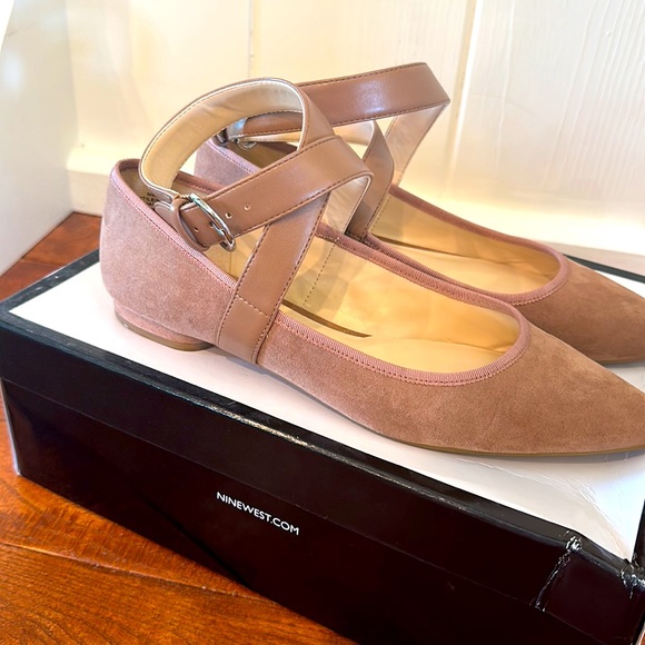 Nine West flats with ankle strap - Picture 2 of 5